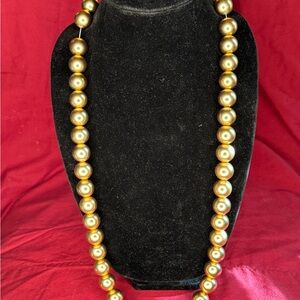 Elegant Vintage Retro Goldtone Beaded Strand Necklace!